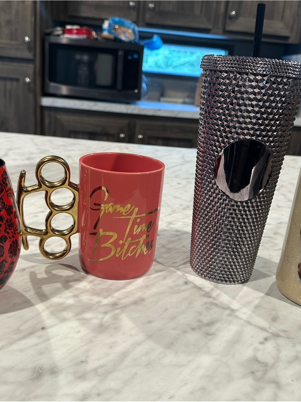 Bundle of glasses and tumblers